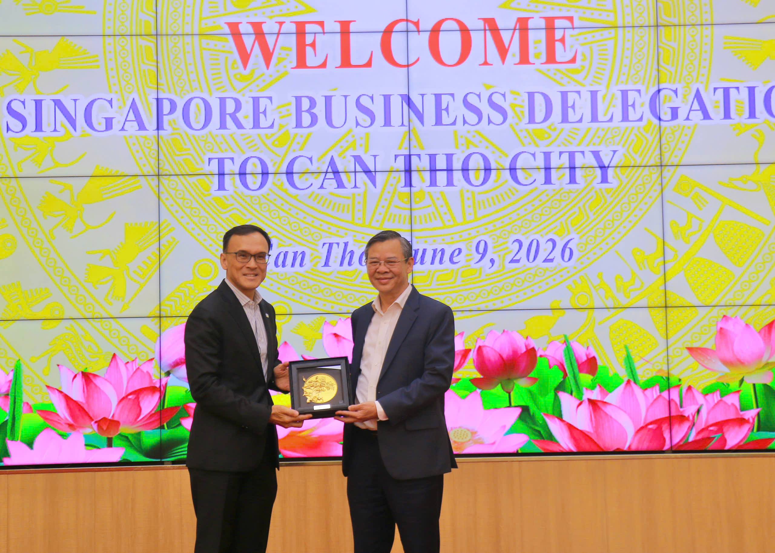 Lãnh đạo thành phố Cần Thơ làm việc với Đoàn doanh nghiệp Singapore
